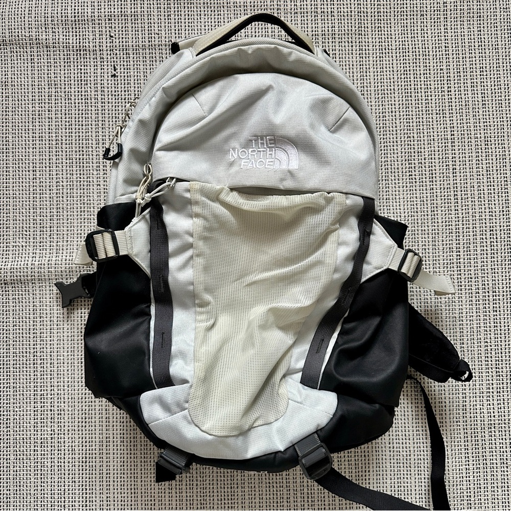 The North Face Men 2025 Recon Backpack Tin Grey Dark Heather/Asphalt Grey/Black
